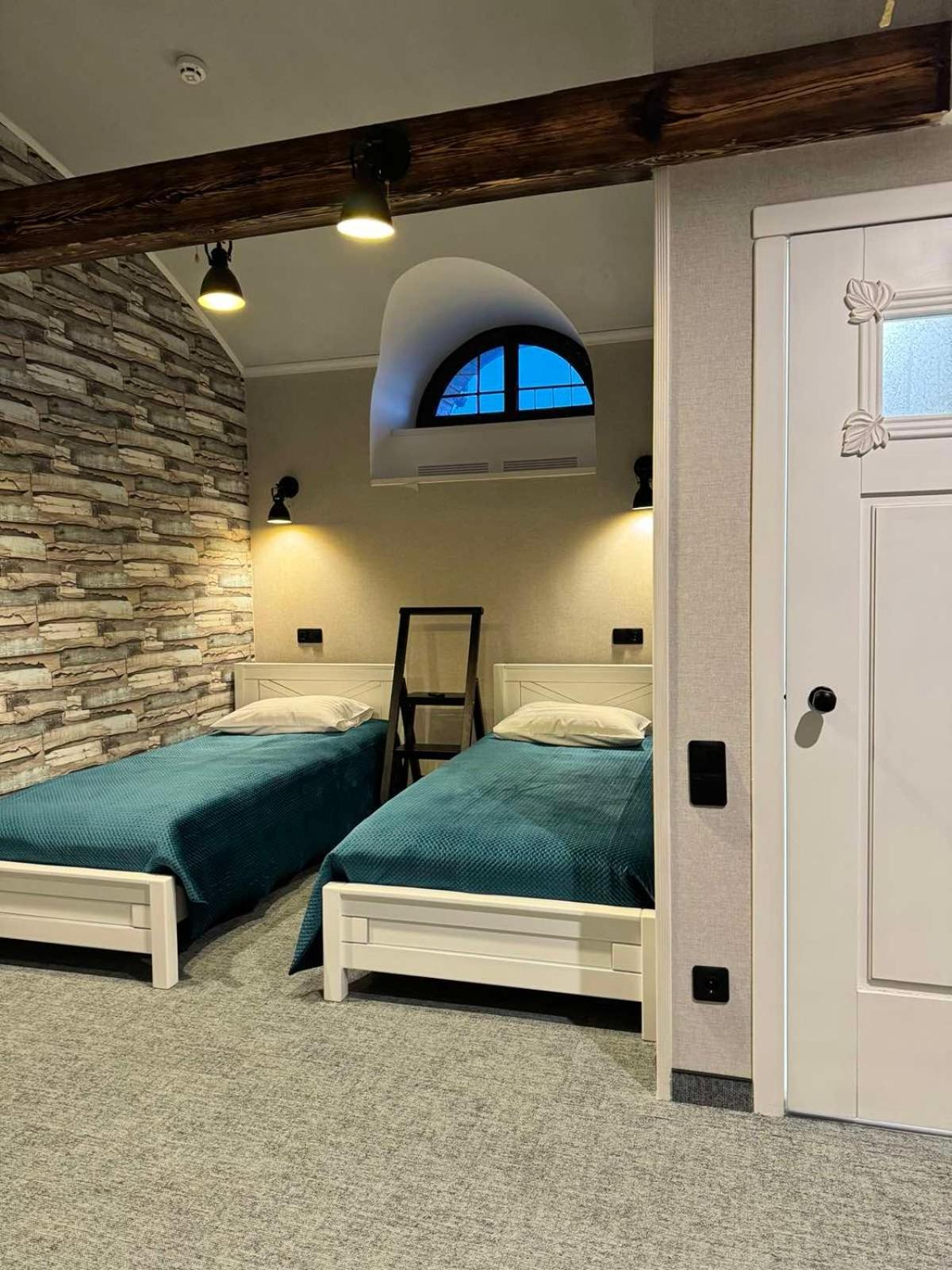Hotel Veles Zolotonosha Buitenkant foto
