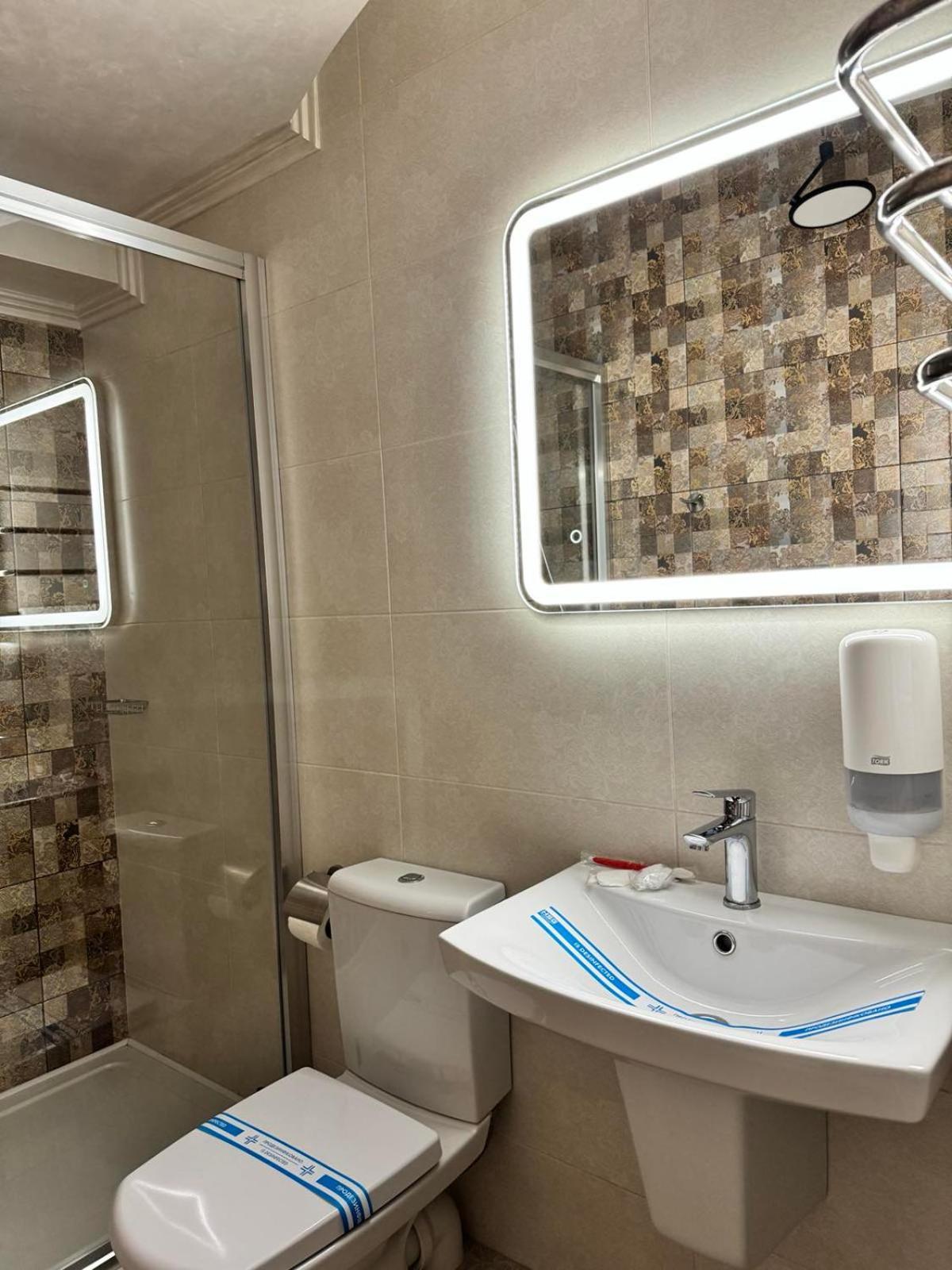 Hotel Veles Zolotonosha Buitenkant foto
