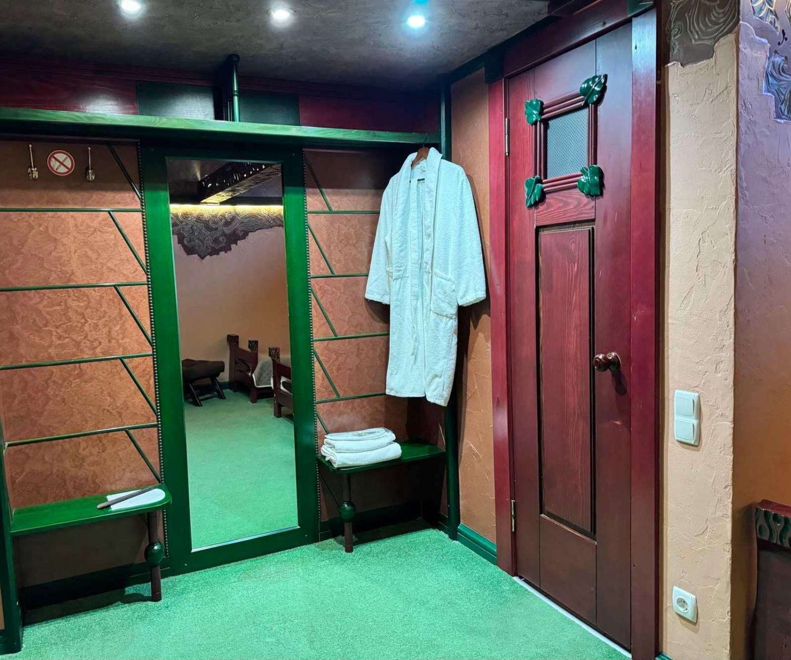 Hotel Veles Zolotonosha Buitenkant foto