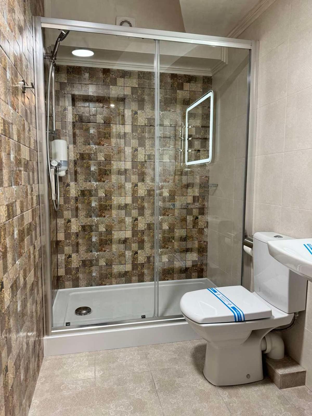 Hotel Veles Zolotonosha Buitenkant foto