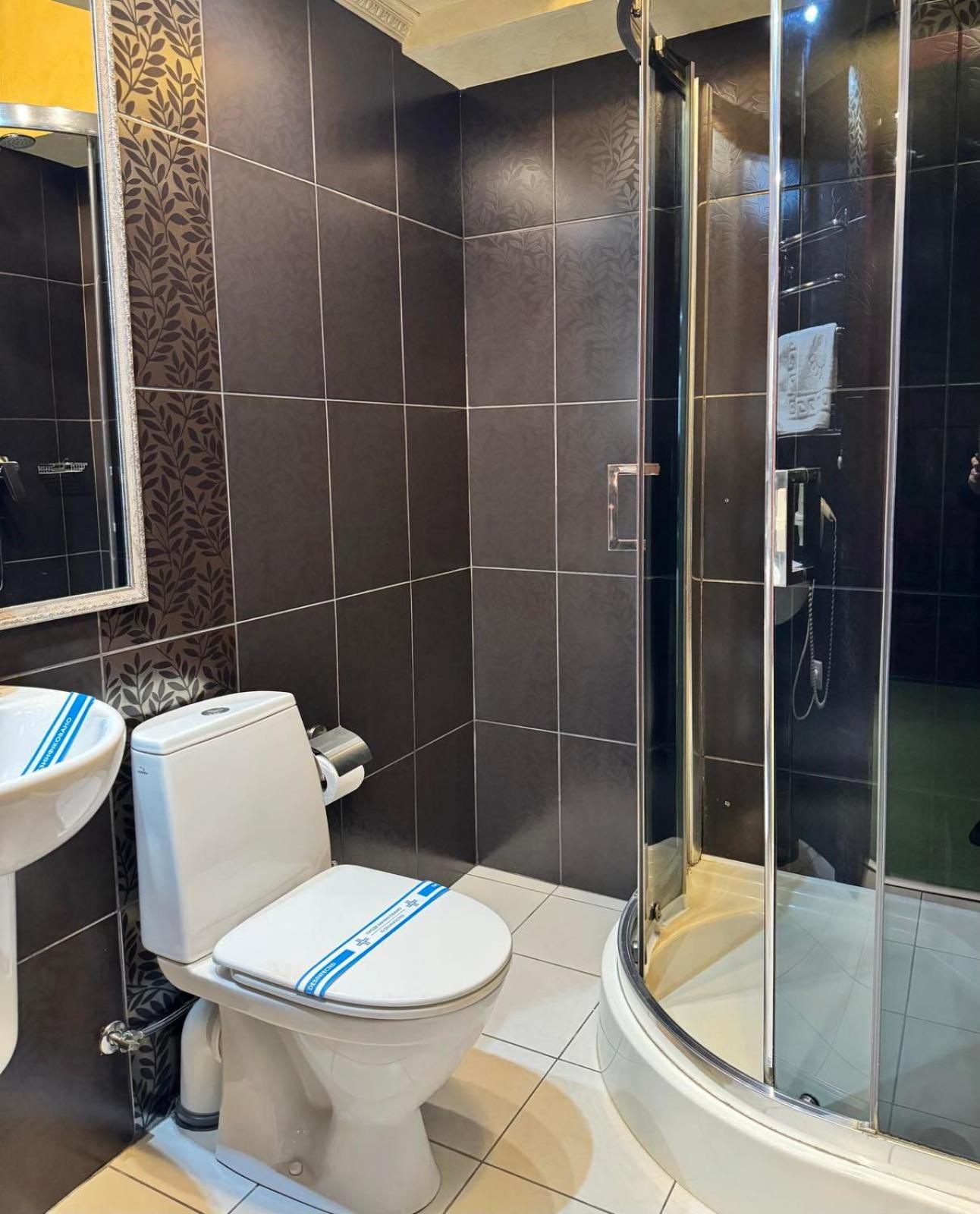 Hotel Veles Zolotonosha Buitenkant foto
