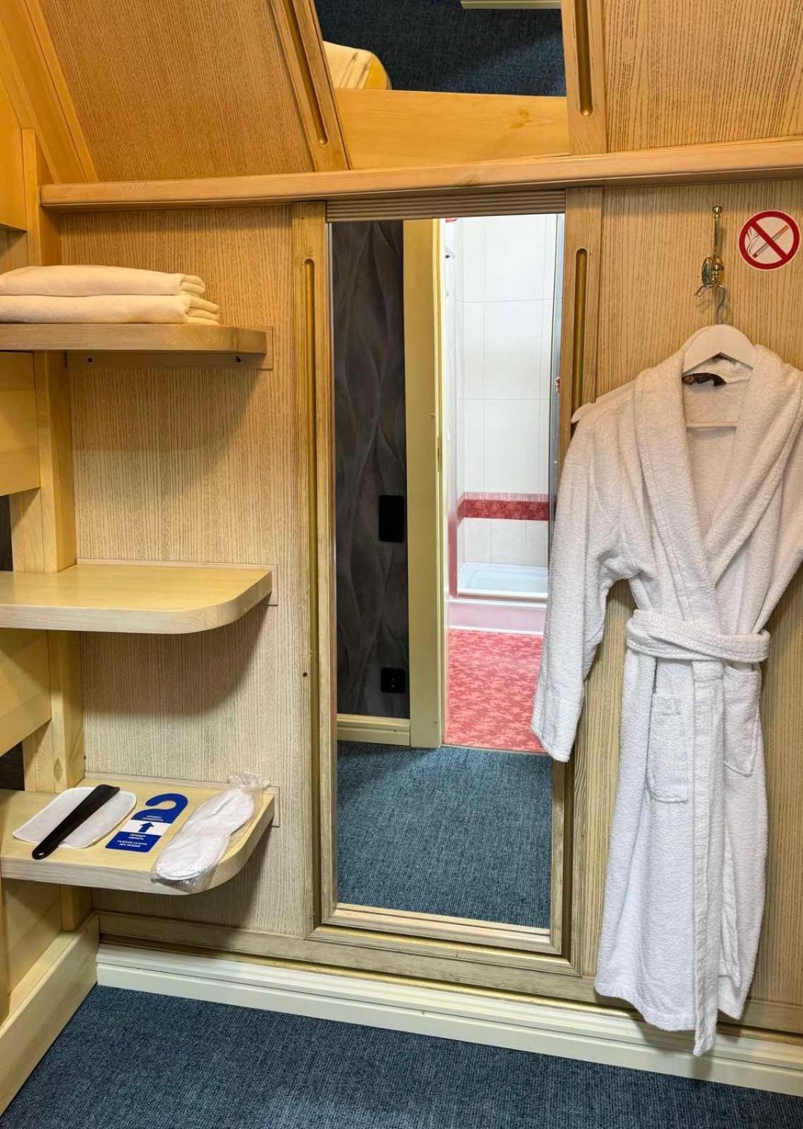 Hotel Veles Zolotonosha Buitenkant foto