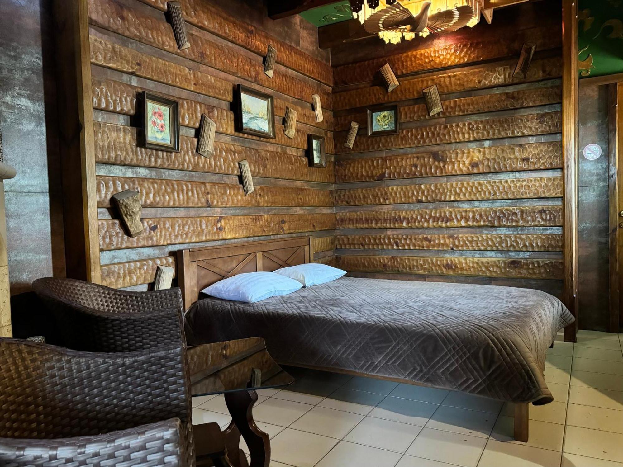 Hotel Veles Zolotonosha Buitenkant foto